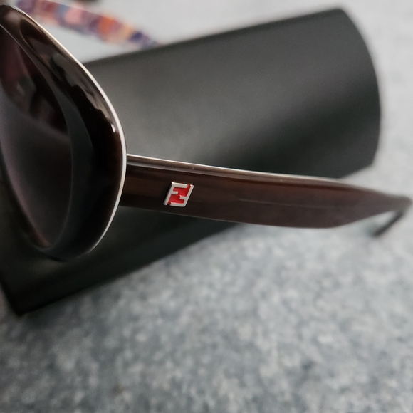 Fendi Brown Sunglasses With Multicolor Logo - Picture 4 of 9
